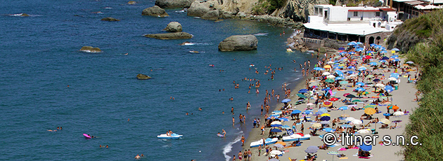 Spiaggia di Cava dell'Isola a Forio